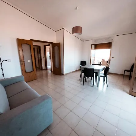 5 Stars - Sea Front Apartment