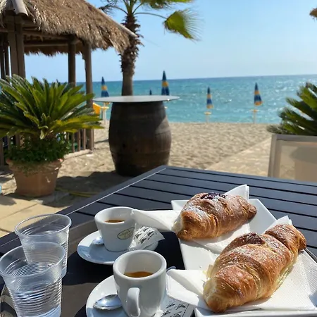 5 Stars - Sea Front *